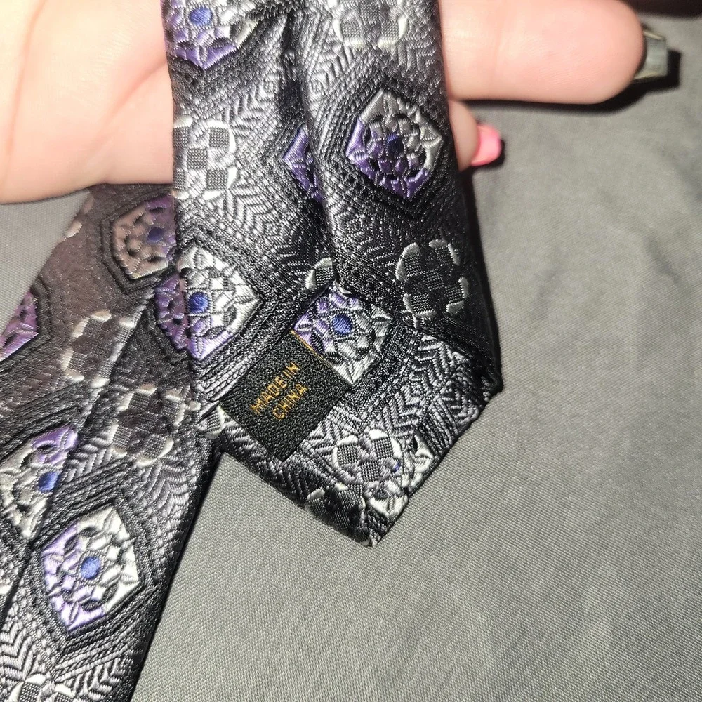 Jos. A Bank Reserve Men's Purple Gray Paisley Silk Neck Tie Skinny